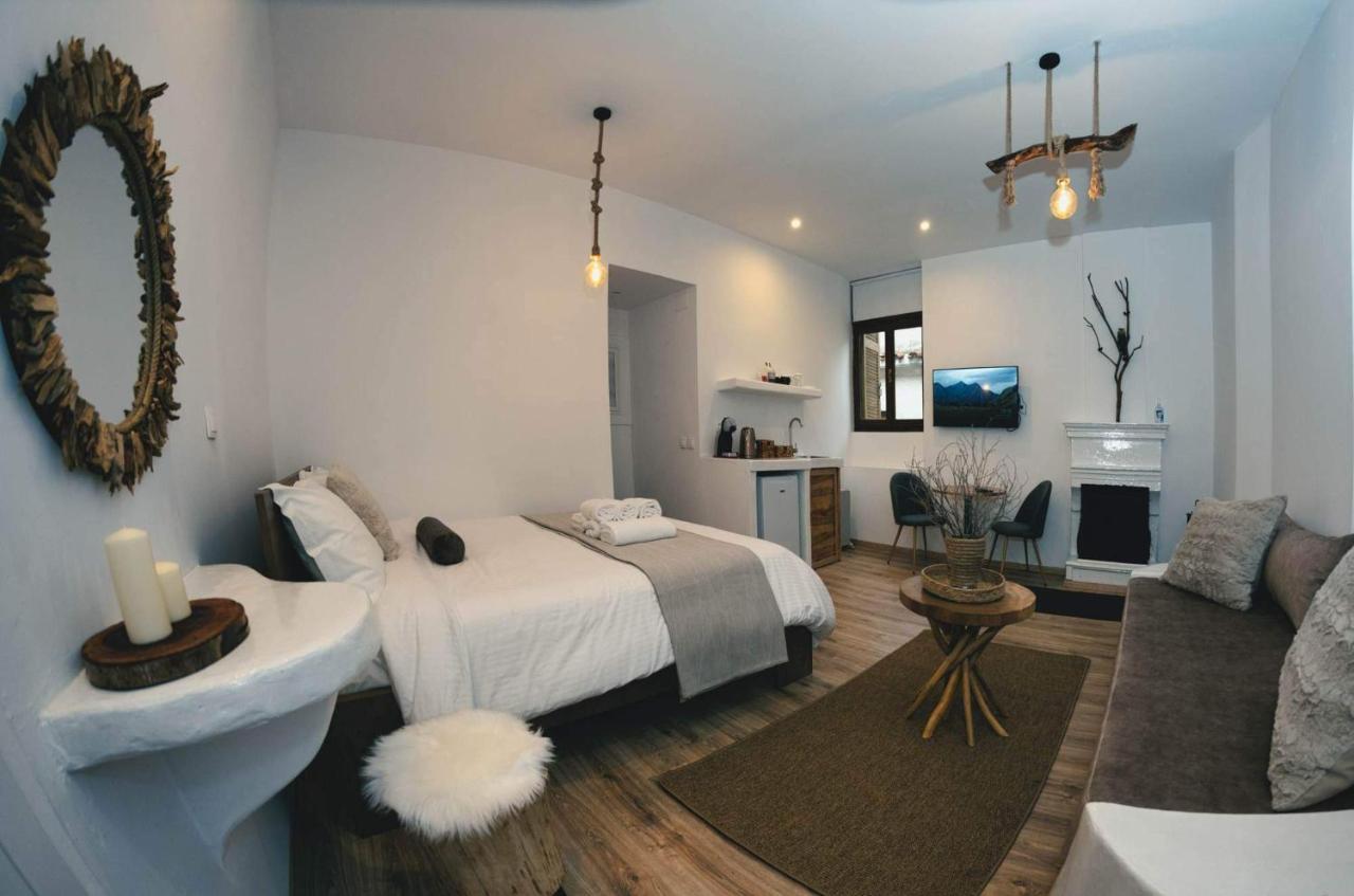 Plaza Guest House Με Tζάκι أراخوفا المظهر الخارجي الصورة
